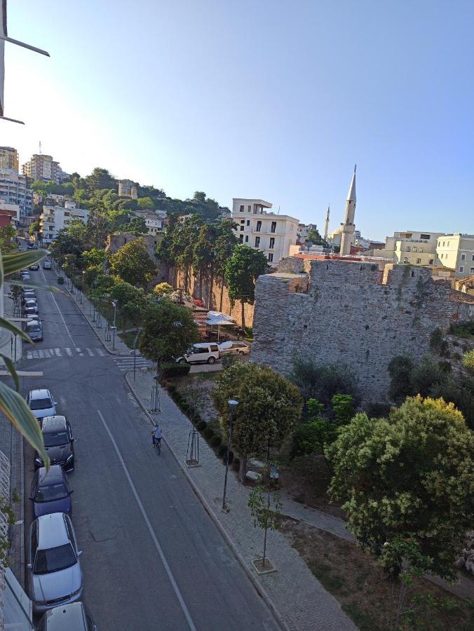 Lukas Apartament Vollga Durrës 外观 照片