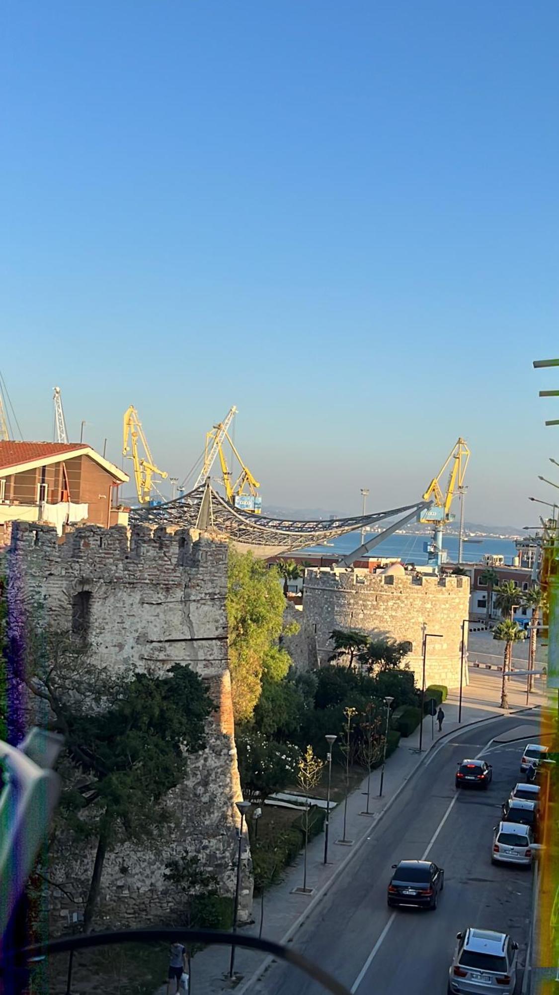 Lukas Apartament Vollga Durrës 外观 照片