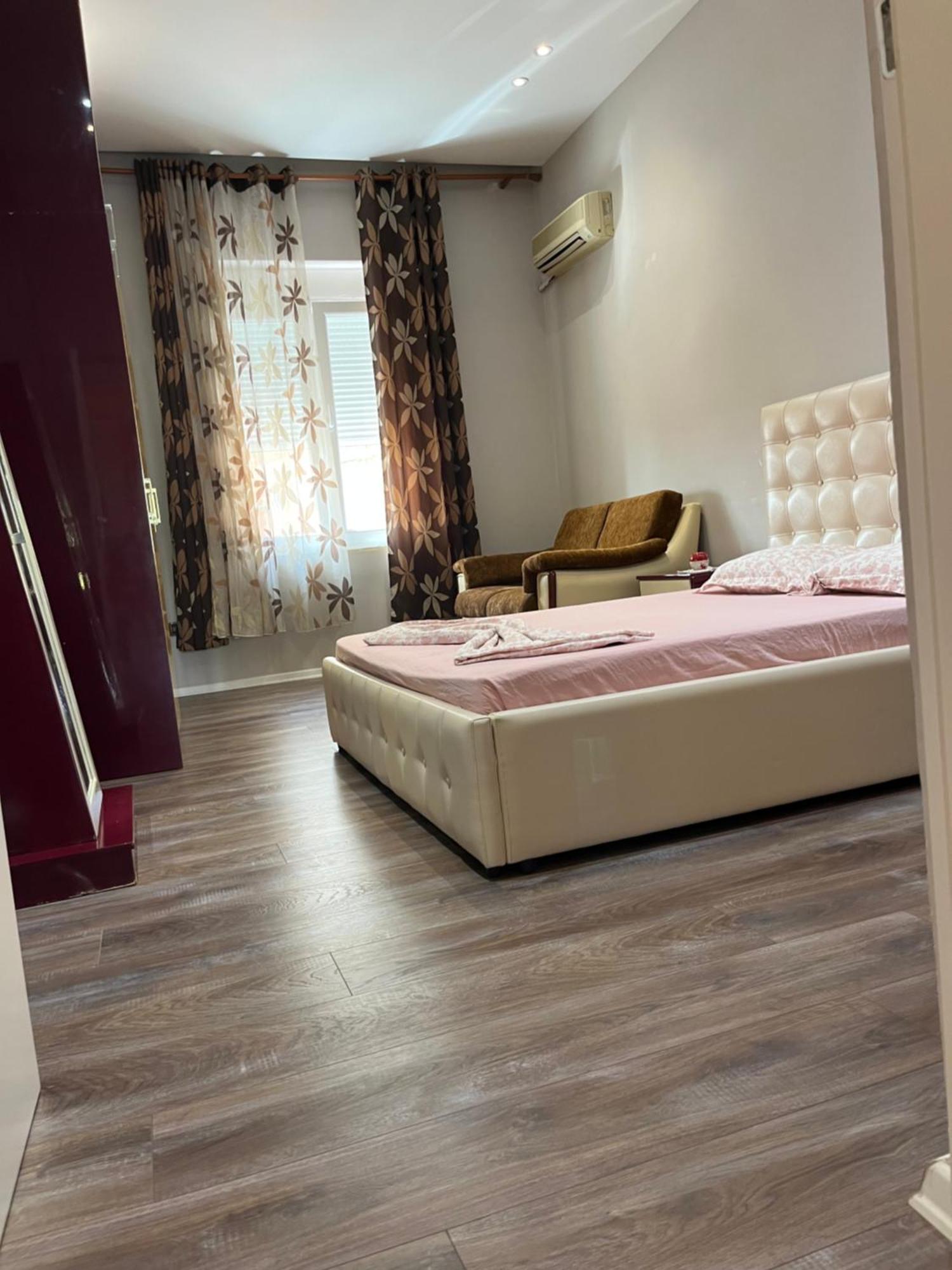 Lukas Apartament Vollga Durrës 外观 照片