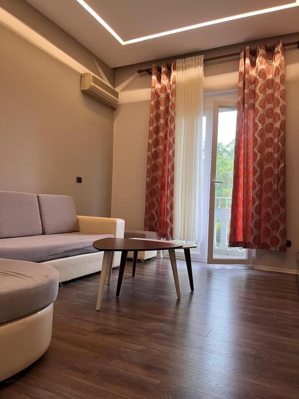 Lukas Apartament Vollga Durrës 外观 照片