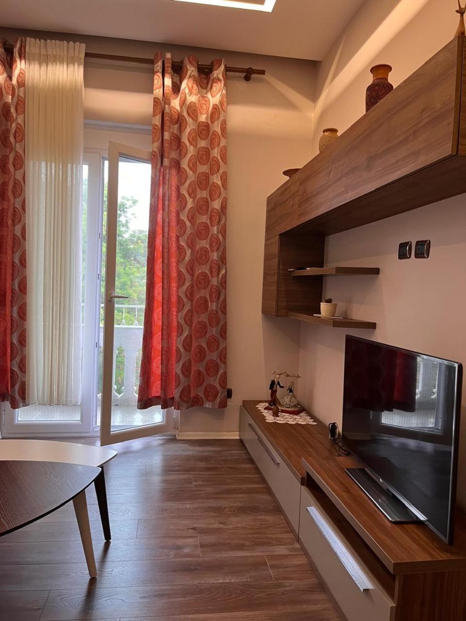 Lukas Apartament Vollga Durrës 外观 照片