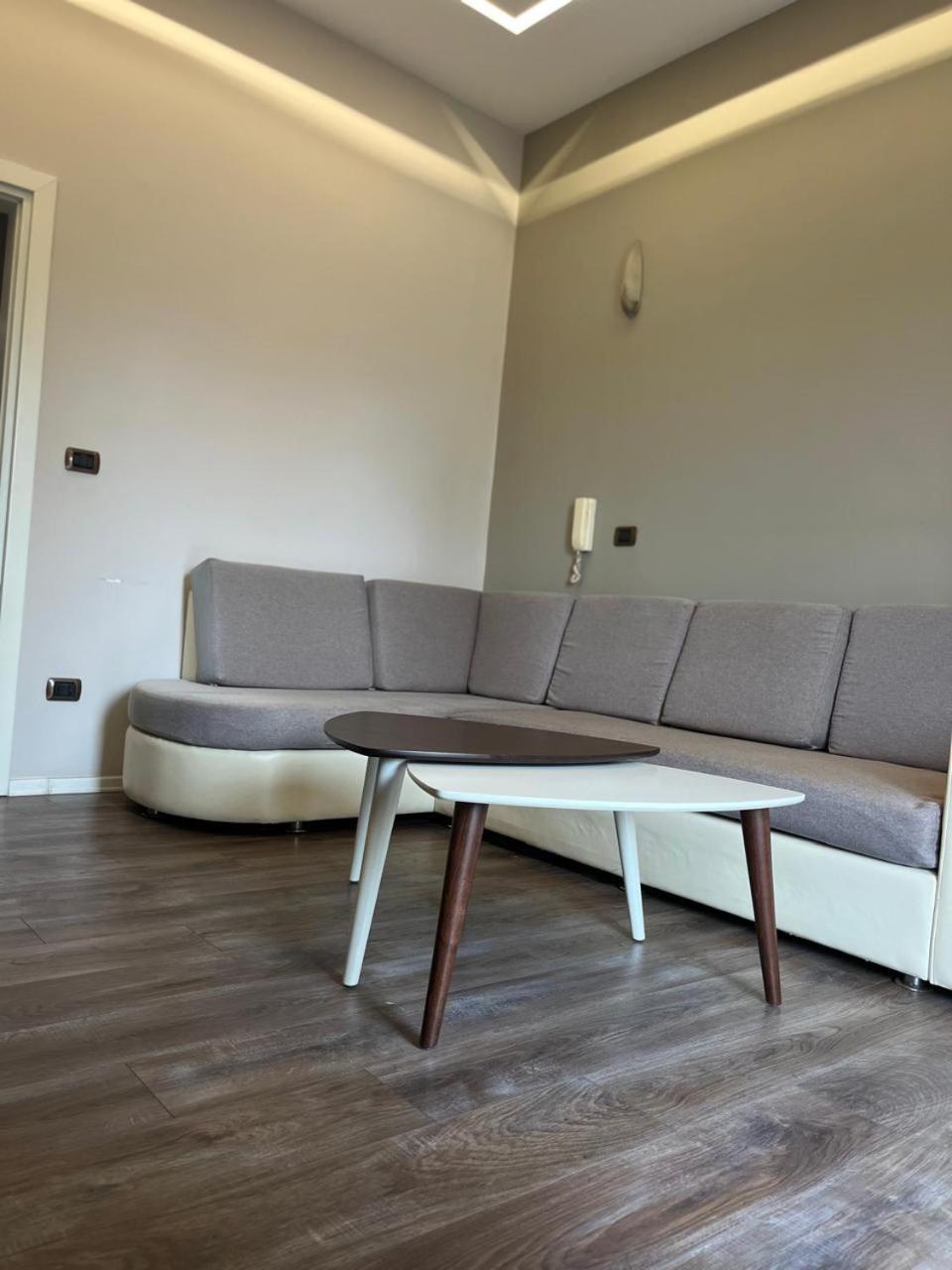 Lukas Apartament Vollga Durrës 外观 照片