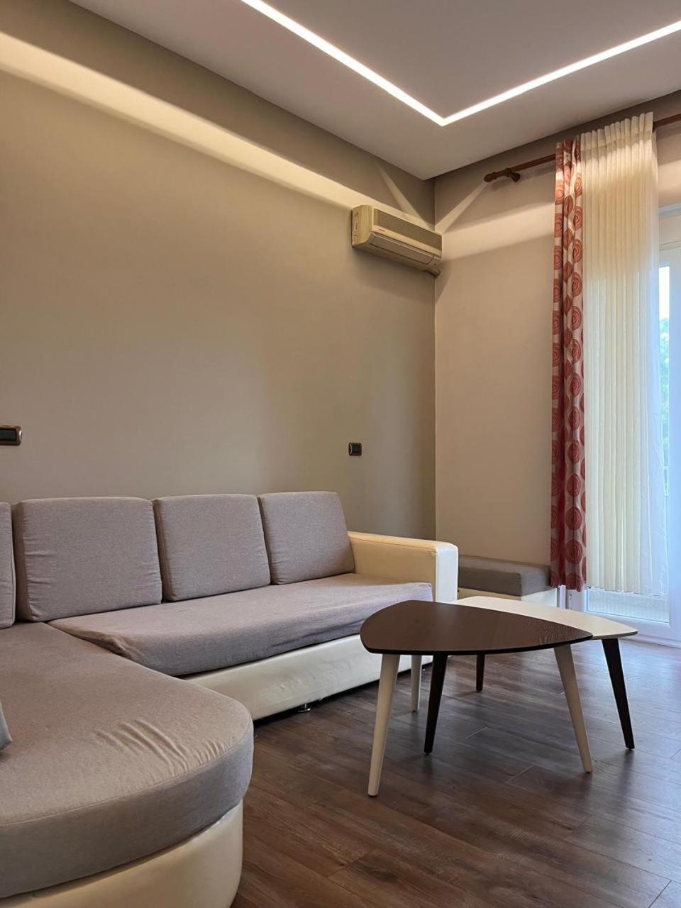 Lukas Apartament Vollga Durrës 外观 照片